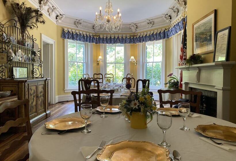 Rockwood Manor Bed & Breakfast