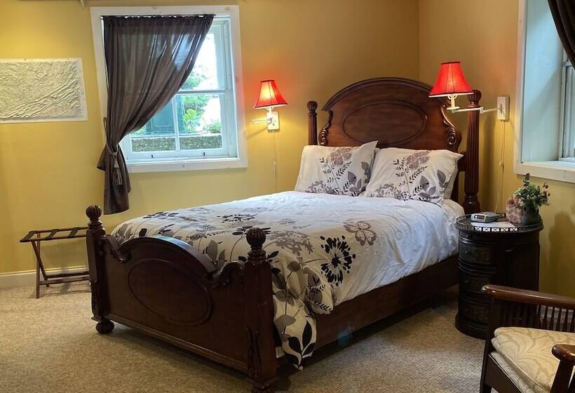 Rockwood Manor Bed & Breakfast