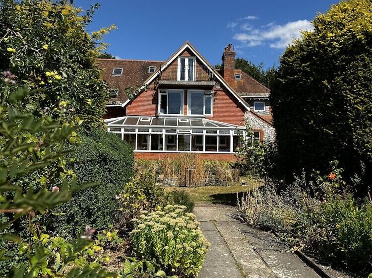Stonehenge Hostel   Yha Affliated