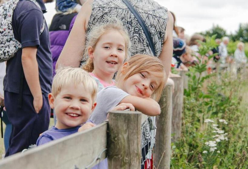 Stonehenge Hostel   Yha Affliated