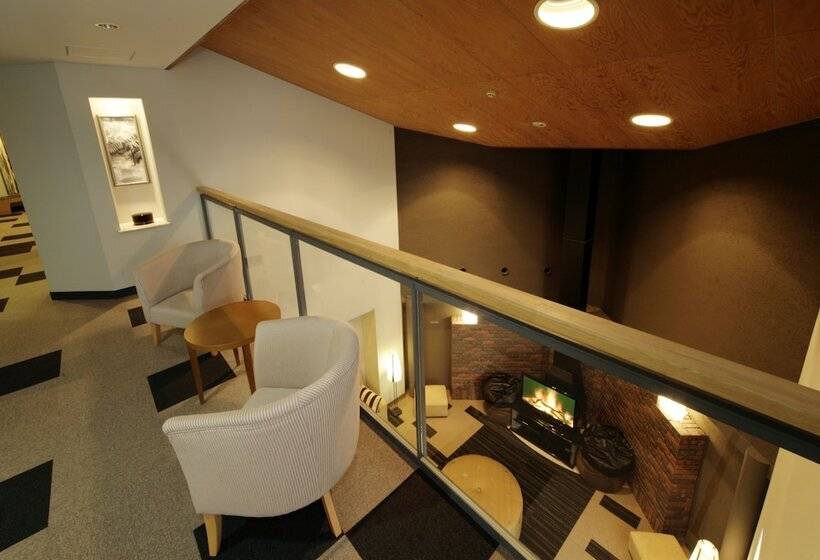 The Ridge Hotel & Apartments