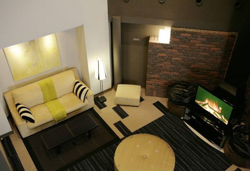 The Ridge Hotel & Apartments