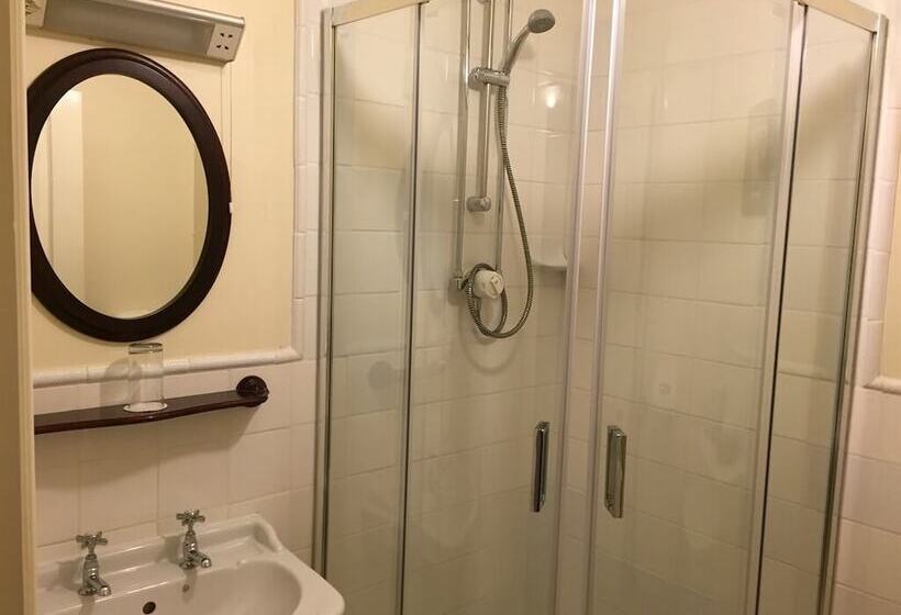 The Waltzing Weasel B&b