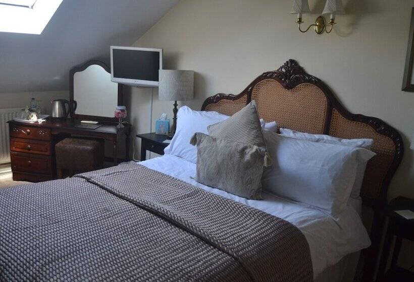 The Waltzing Weasel B&b