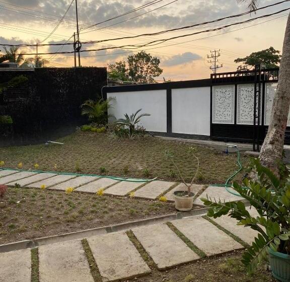 הוסטל Linobi Homestay