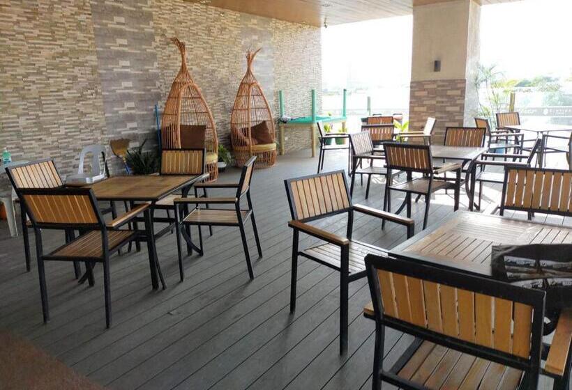 Arthomes At Sunvida Tower