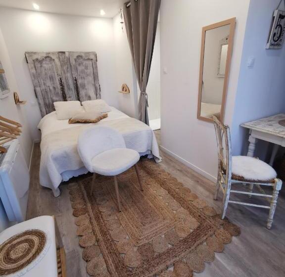 مبيت وإفطار Au Poème Du Chêne, Logement Indépendant, Intimité, Arrivée Autonome