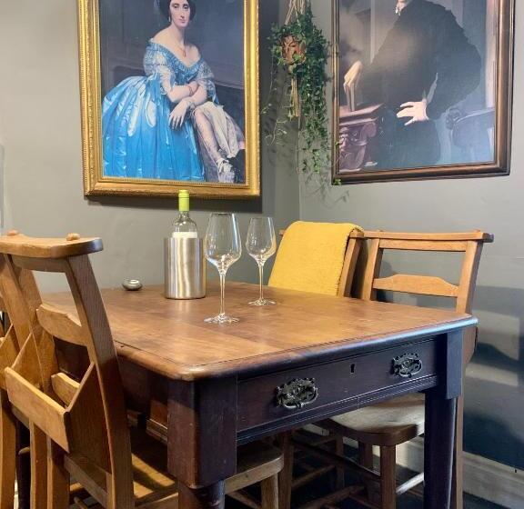 ベッドアンドブレックファースト Blas At Fronlas Café The Heart Of Newport