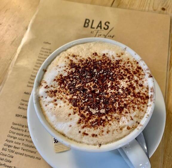 ベッドアンドブレックファースト Blas At Fronlas Café The Heart Of Newport