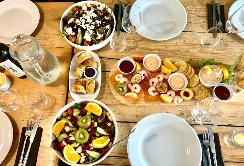تختخواب و صبحانه Blas At Fronlas Café   The Heart Of Newport
