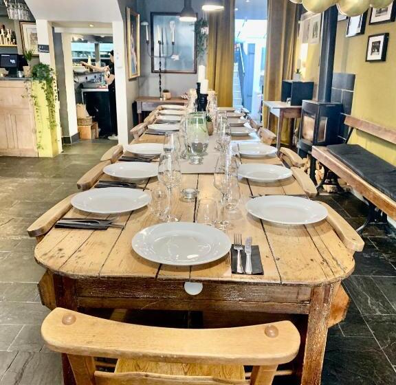 ベッドアンドブレックファースト Blas At Fronlas Café The Heart Of Newport