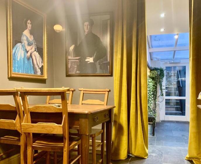 ベッドアンドブレックファースト Blas At Fronlas Café The Heart Of Newport