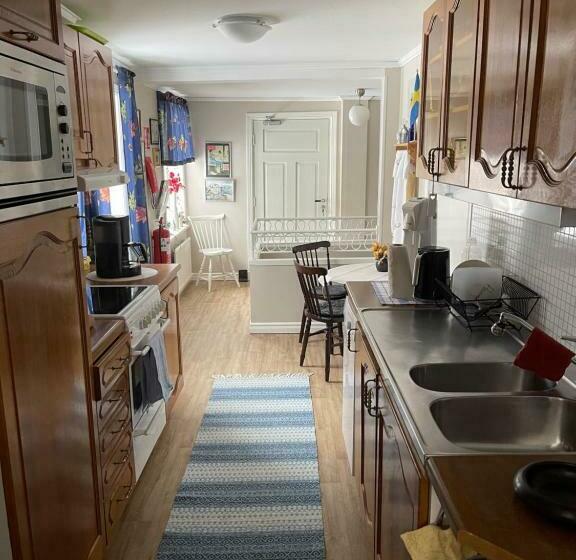 مبيت وإفطار Carina & Peters Place