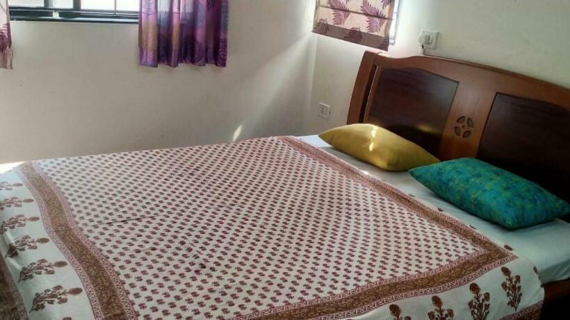 Bed and Breakfast Gargi Corporate House Roystonea