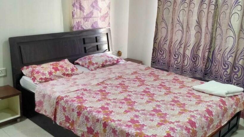 Bed and Breakfast Gargi Corporate House Roystonea