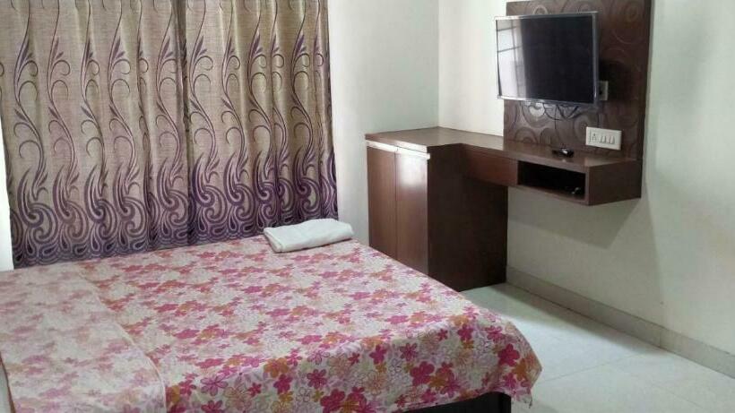 Bed and Breakfast Gargi Corporate House Roystonea