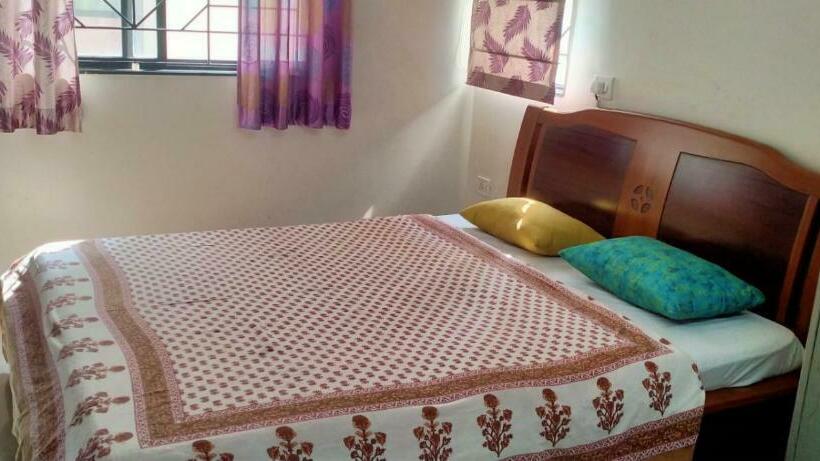 Bed and Breakfast Gargi Corporate House Roystonea