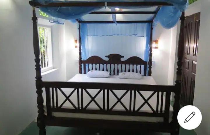 민박 House Colonial