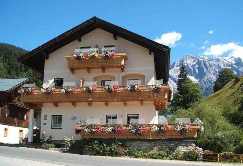 مبيت وإفطار Leni S Mountain Appartements