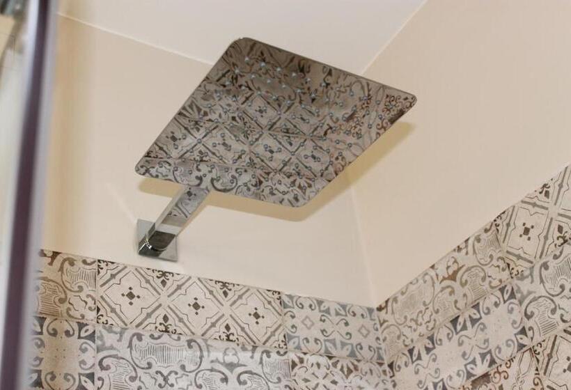 住宿加早餐  Room 369