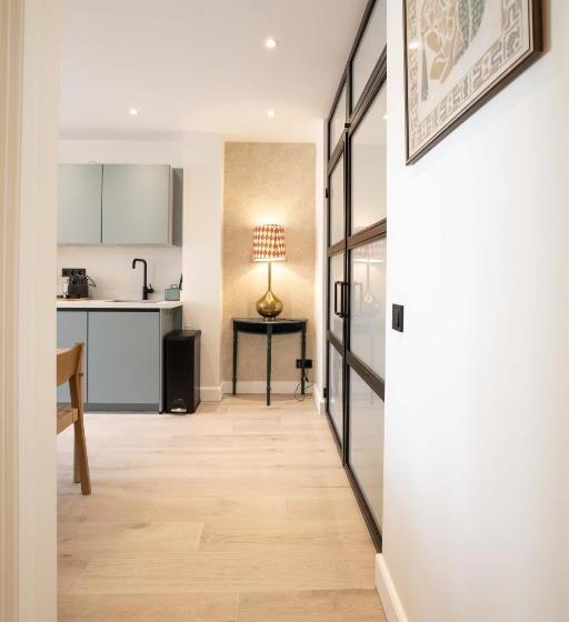 Four Star Apartments   Badhuisstraat 6