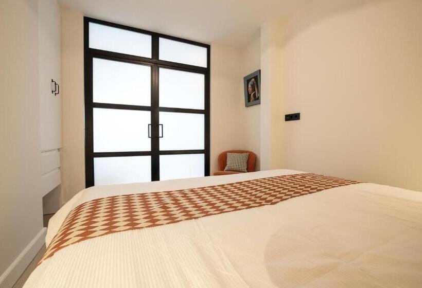 Four Star Apartments   Badhuisstraat 6