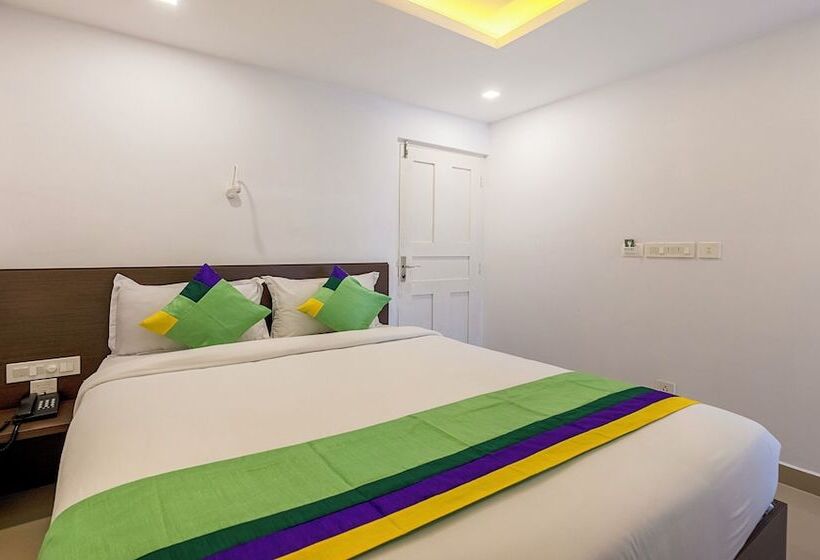 فندق Treebo Trend Airport Avenue Plaza Cochin Airport ​​​​​​​