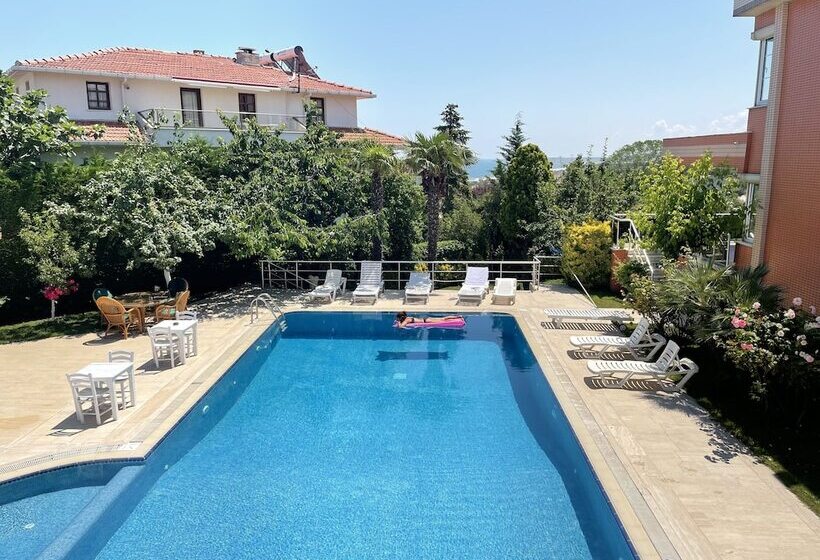 فندق Istanbul Airport Treekos Suite