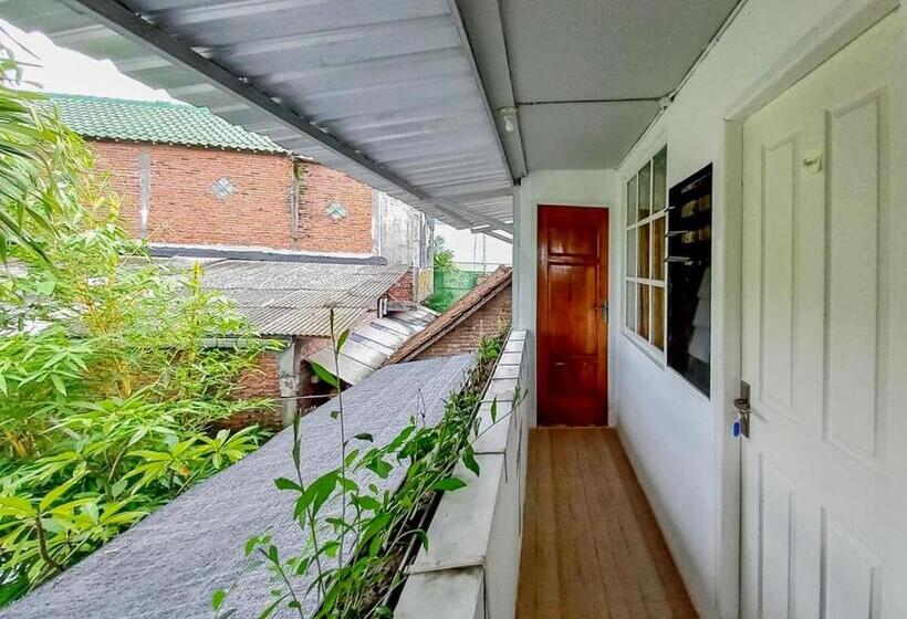 בית מלון כפרי Labinda Homestay Caruban Mitra Reddoorz