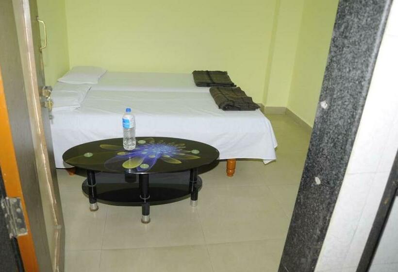 Отель Maharashtra Lodge Near Latur Bus Stand