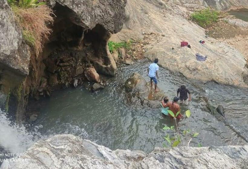 Отель Misty Valley Resort