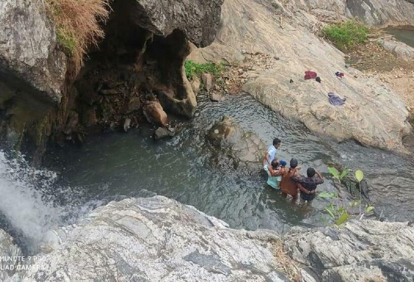 Отель Misty Valley Resort