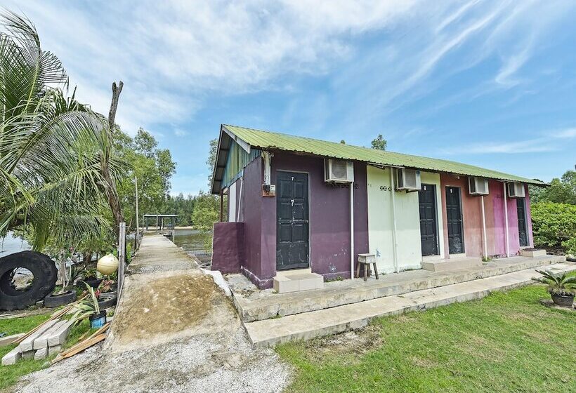 فندق Oyo 90708 D Kuala Waterfront Chalet & Boat Charters