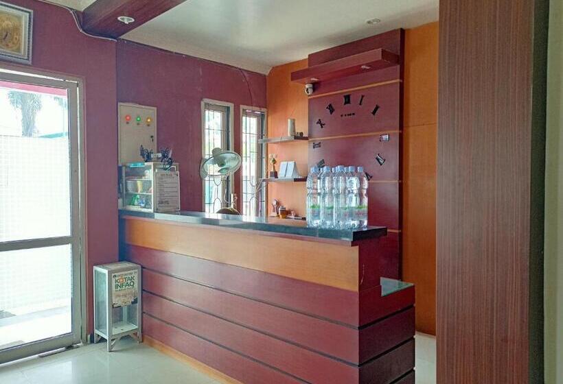 ホテル Oyo 92098 Kost Orange Syariah