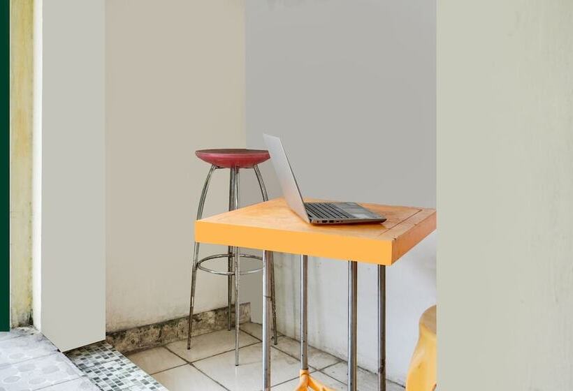 ホテル Oyo 92110 Christine Home Stay Syariah