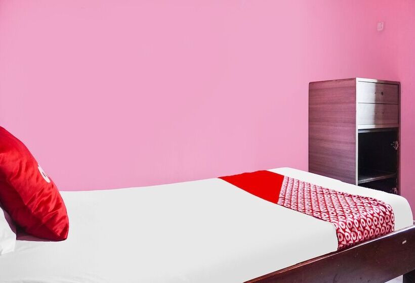 ホテル Oyo 92110 Christine Home Stay Syariah