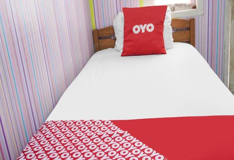 ホテル Oyo 92110 Christine Home Stay Syariah