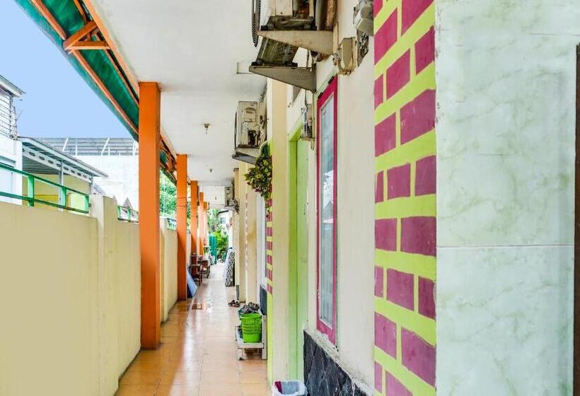 ホテル Oyo 92110 Christine Home Stay Syariah