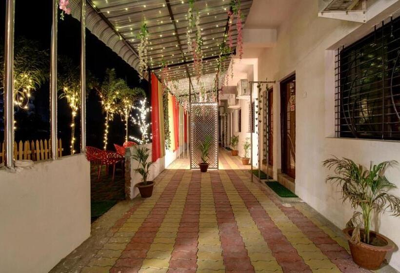 호텔 Oyo Flagship 80648 Resort Stay Inn