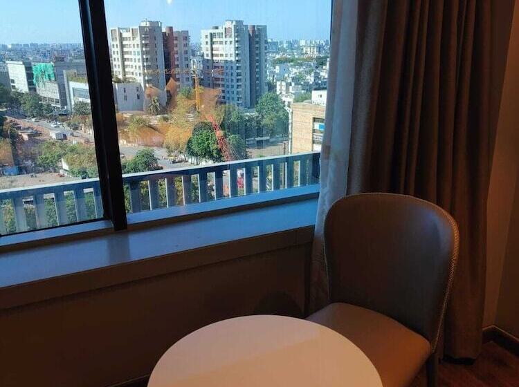 Отель Ramee International Surat