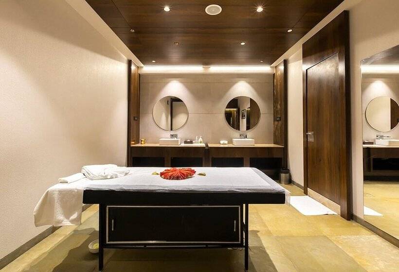 Отель Ramee International Surat