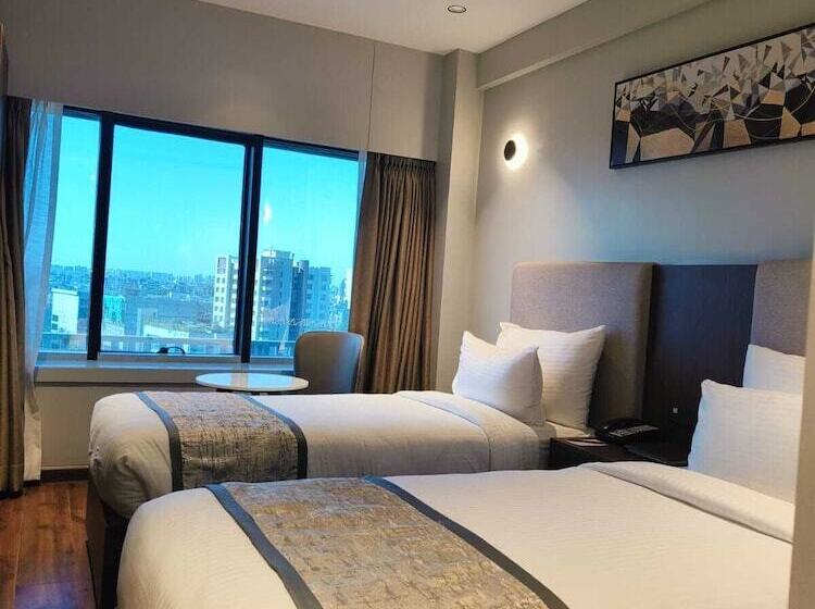 Отель Ramee International Surat