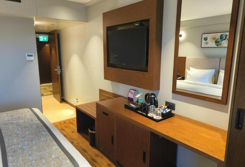 Отель Ramee International Surat