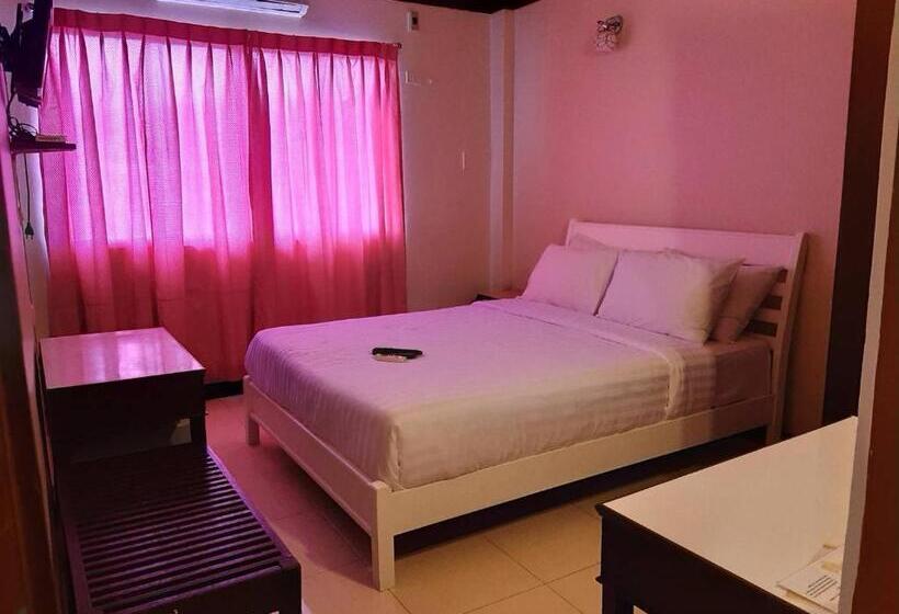 בית מלון כפרי Seaside Palace