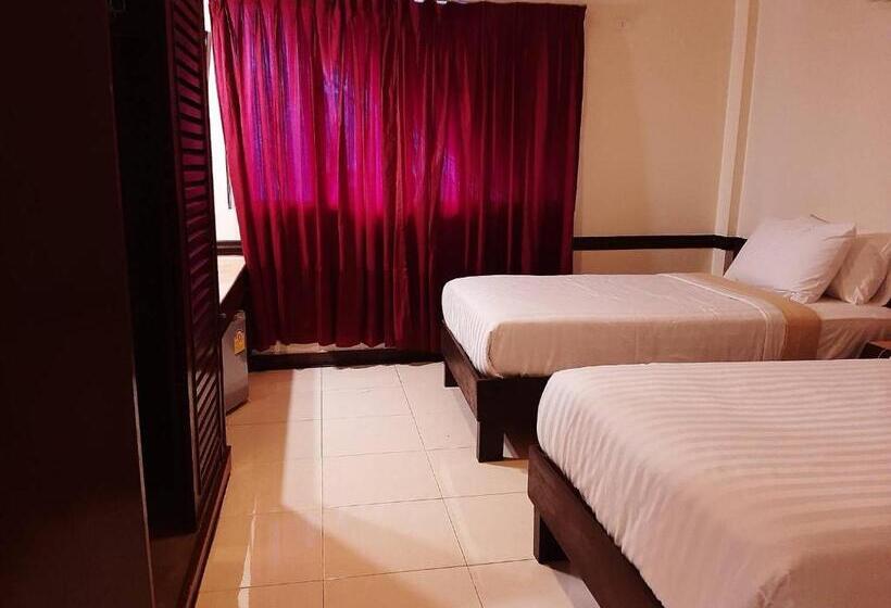 בית מלון כפרי Seaside Palace