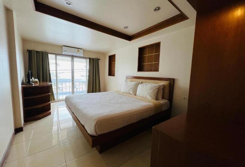 בית מלון כפרי Seaside Palace