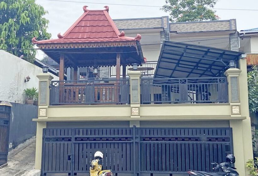 هتل Spot On 92042 Sumber Rejo Homestay