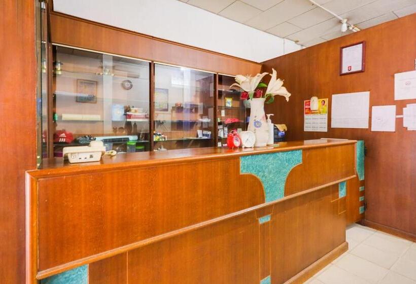 فندق Spot On 92072 Restu Ibu Homestay Syariah