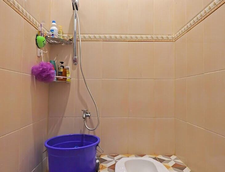 Отель Spot On 92092 Wisma Nilam Sari Syariah