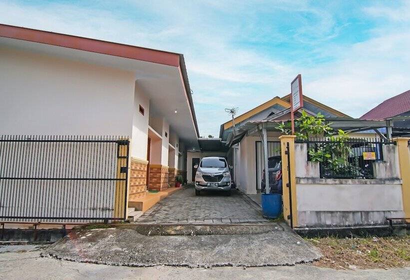 酒店 Spot On 92093 Feri Homestay